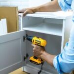 Сборка и монтаж шкафчиков