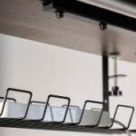 Установка кронштейнов для размещения посуды и столовых приборов